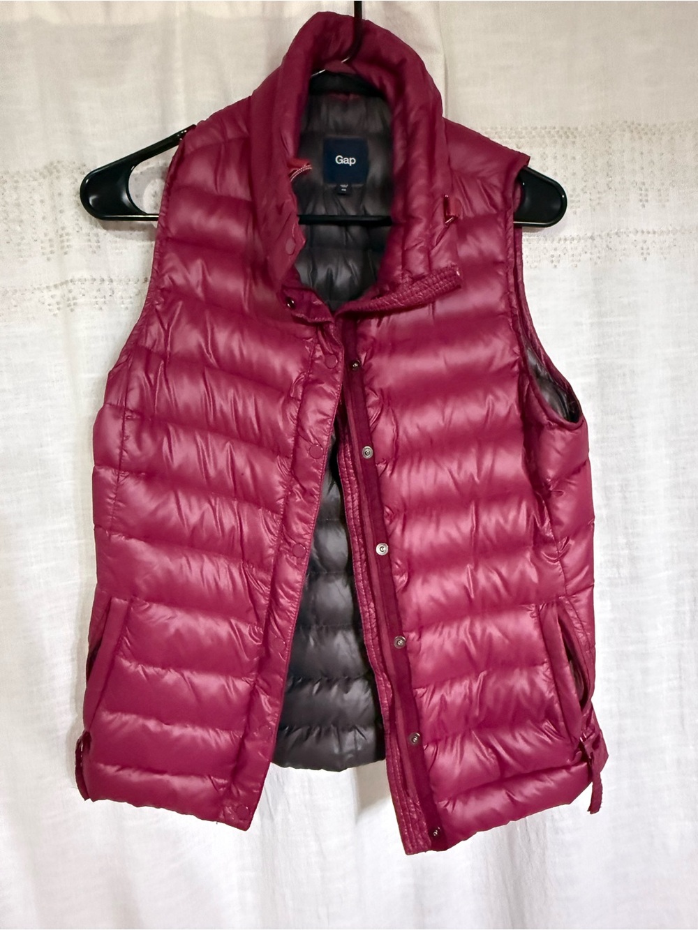 Gap Women's Berry Puffer Vest